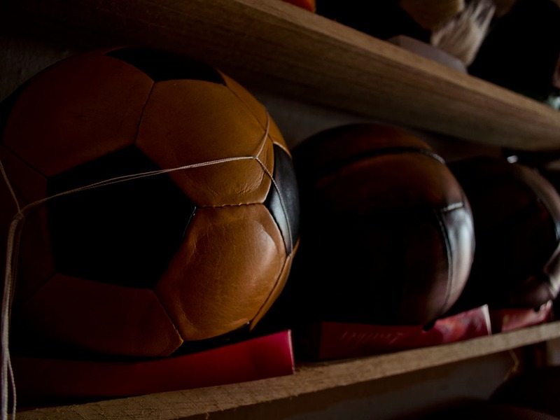 Balón clásico de 32 paneles en cuero cosido a mano